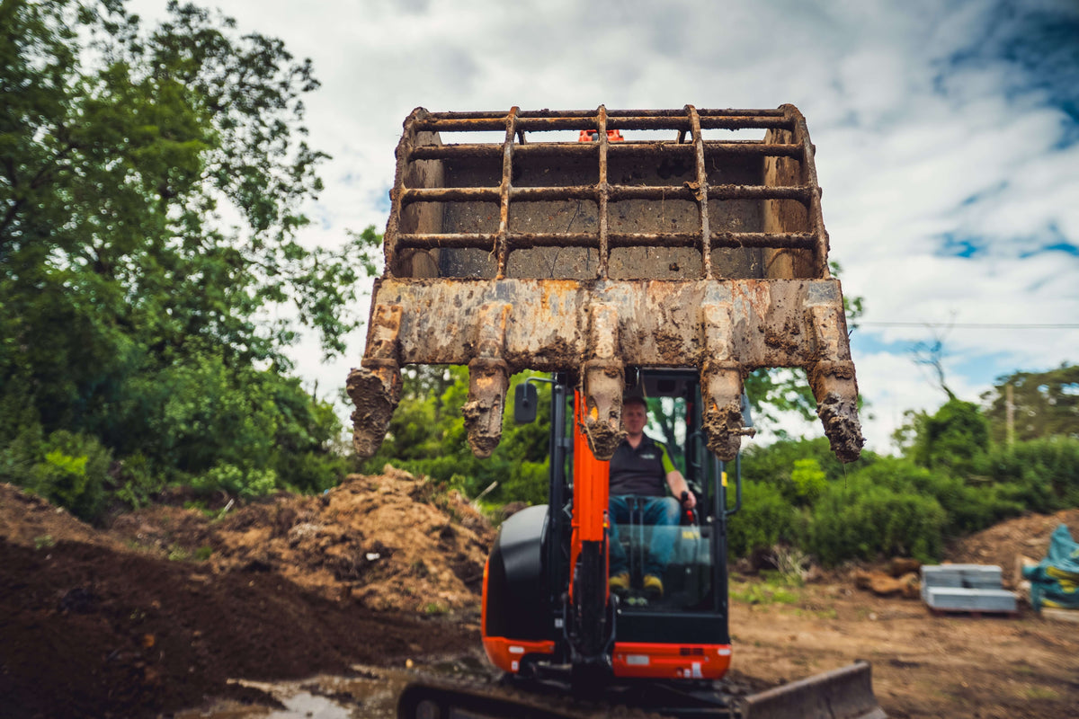When Should You Use a Riddle Bucket? A Practical Guide for Excavator Operators