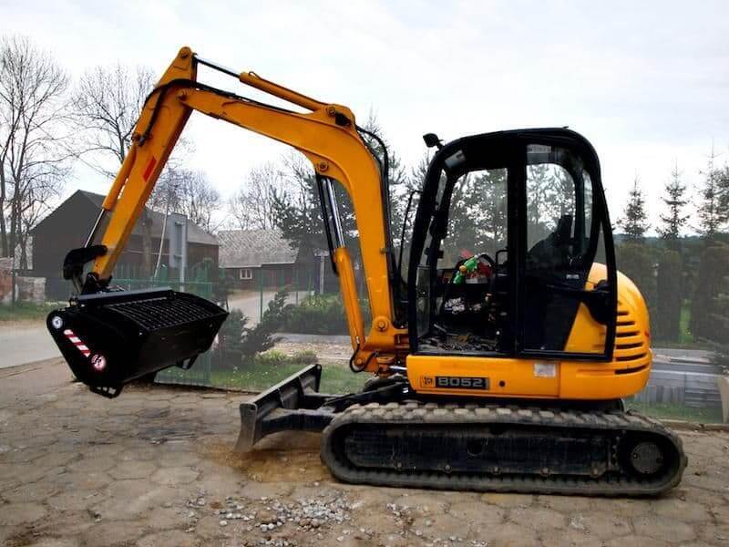 Kovaco - Concrete Mixing Bucket attached to an excavator for efficient concrete production in various terrains.